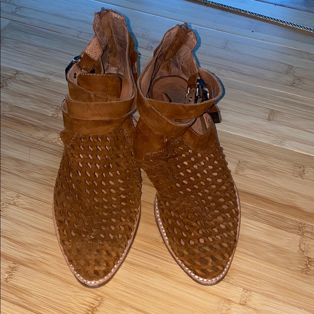 Barely worn Jeffrey Campbell booties